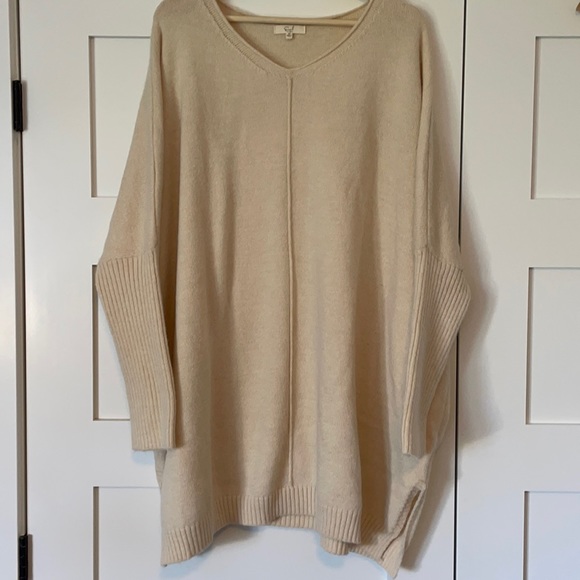 easel Sweaters - Easel Oversized Cream tunic Sweater EUC